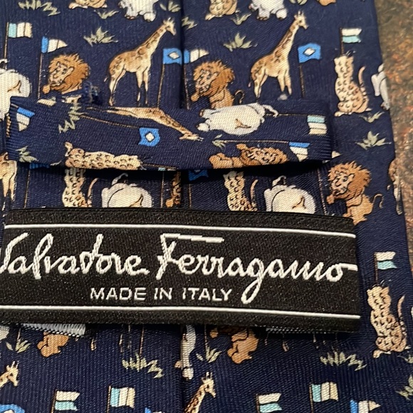 Salvatore Ferragamo tie - Picture 3 of 5